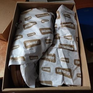 Clark's originals wallabee size 6 boys